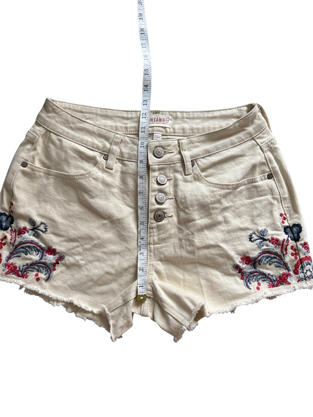 Shyanne White Embroidered Western Shorts – Size 29 Boho Festival - Picture 10 of 11